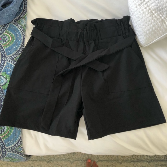 Ruffled Black Shorts🖤 - Picture 2 of 2